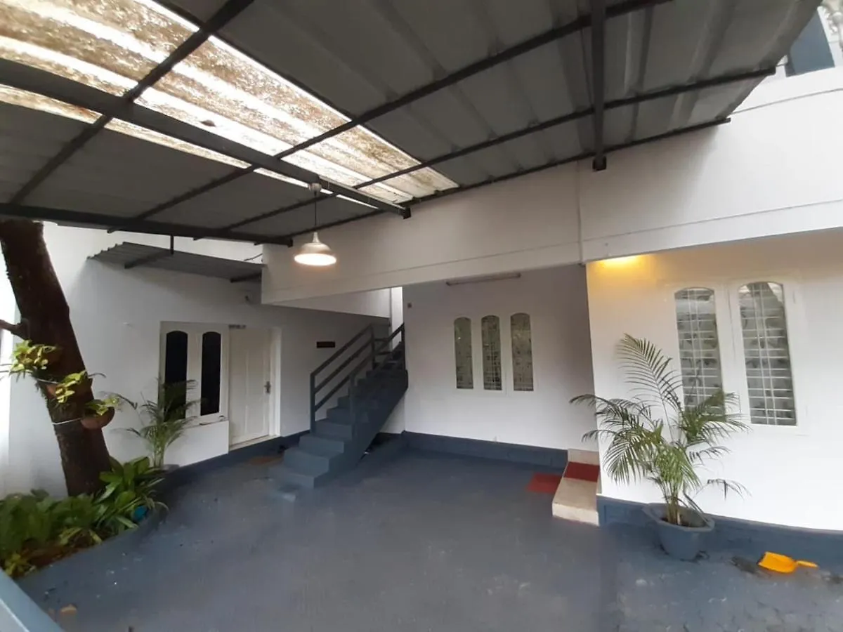 Δωμάτια σε οικογενειακή κατοικία Beachway Inn Alappuzha